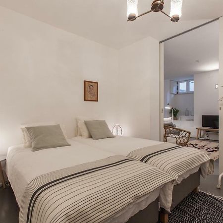 Renovated Apart With Private Courtyard, By Timecooler Lizbona Zewnętrze zdjęcie