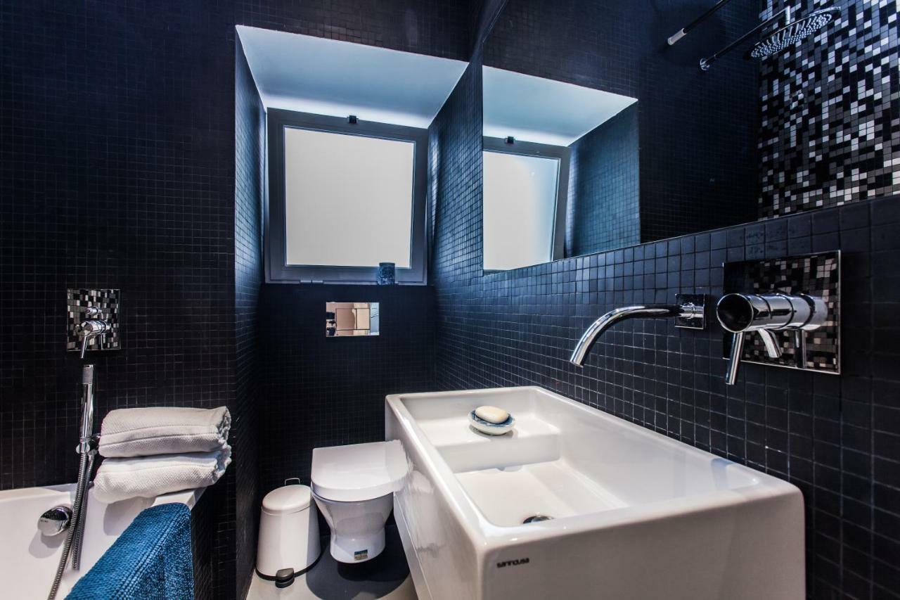 Renovated Apart With Private Courtyard, By Timecooler Lizbona Zewnętrze zdjęcie