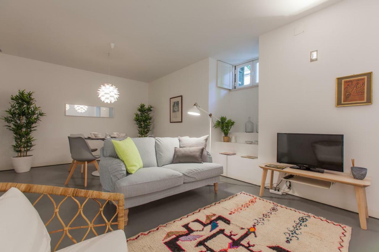 Renovated Apart With Private Courtyard, By Timecooler Lizbona Zewnętrze zdjęcie